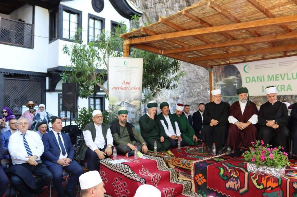 Hiljade vjernika na Danima mevluda i zikra - najstarije tradicije bh. muslimana