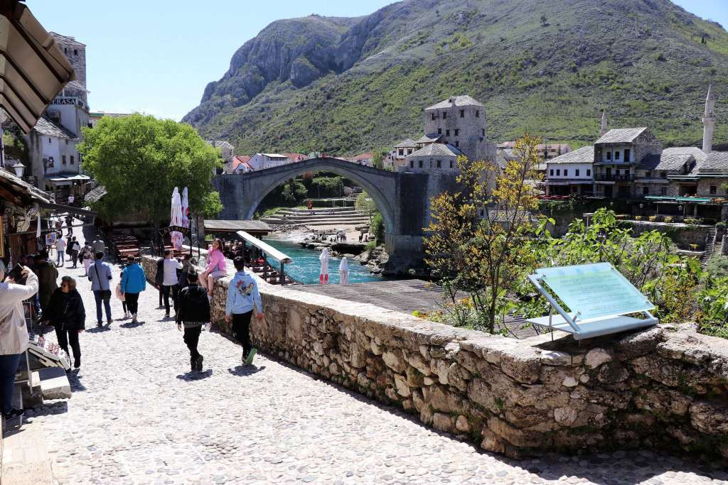 Pretežno oblačno vrijeme u Bosni, Hercegovina sunčanija, u Mostaru 25 stepeni