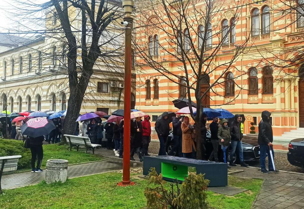 Mirnom protestnom šetnjom nastavljen generalni štrajk medicinara