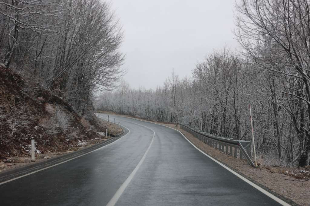 BIHAMK - Vozačima koji putuju prema planinama preporučuje se i korištenje zimske opreme