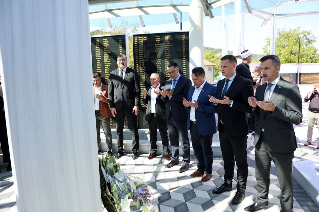Obilježena 33. godišnjica masovnog zločina nad Bošnjacima Zvornika