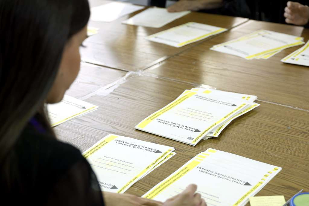 Agić: U toku tri smjene prebrojano oko 133 biračka mjesta