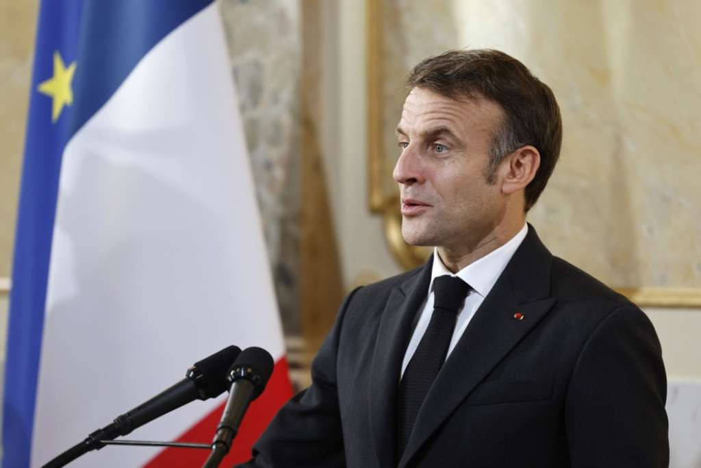 Macron u potrazi za novim francuskim premijerom