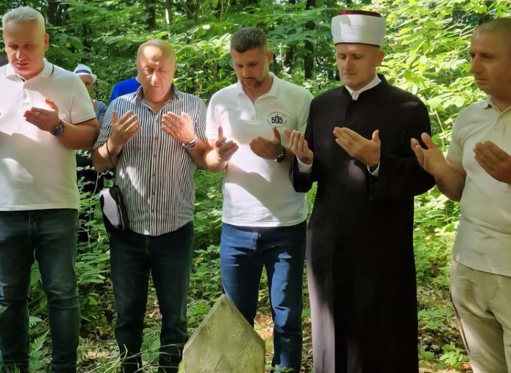 Ministar Lokmić posjetio mezar i mjesto pogibije Izeta Nanića