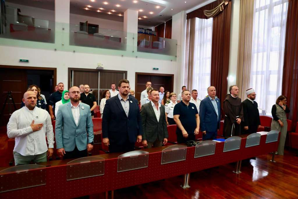 Komemorativnom sjednicom u Bihaću obilježena godišnjica genocida u Srebrenici