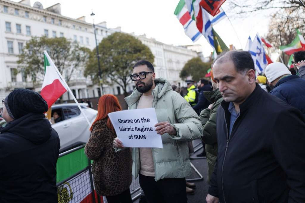 Najmanje 35 poginulih i 1.200 privedenih u protestima u Iranu