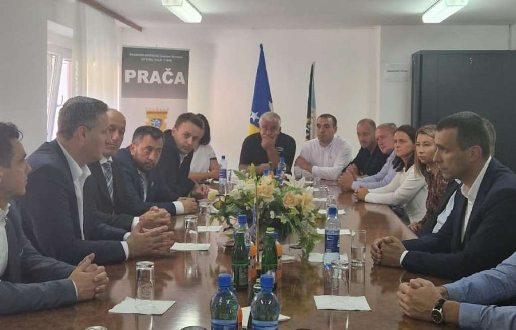 Bećirović razgovarao sa građanima Hrenovice, Prače i Podgraba