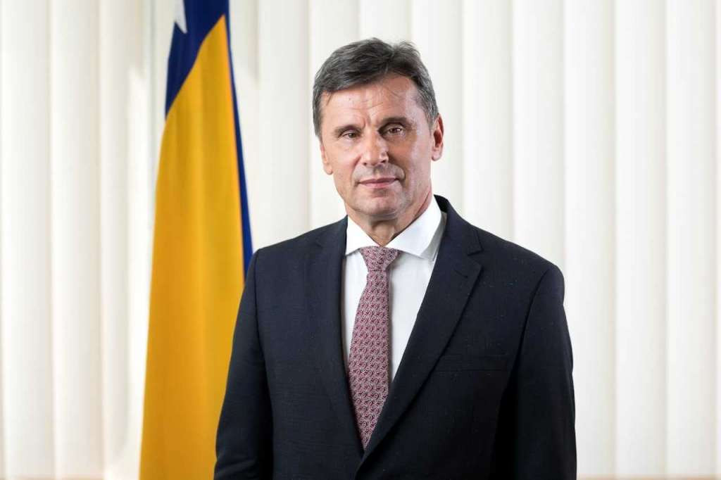 Novalić: S pozicije premijera Federacije radim apolitično, u interesu svih građana FBiH
