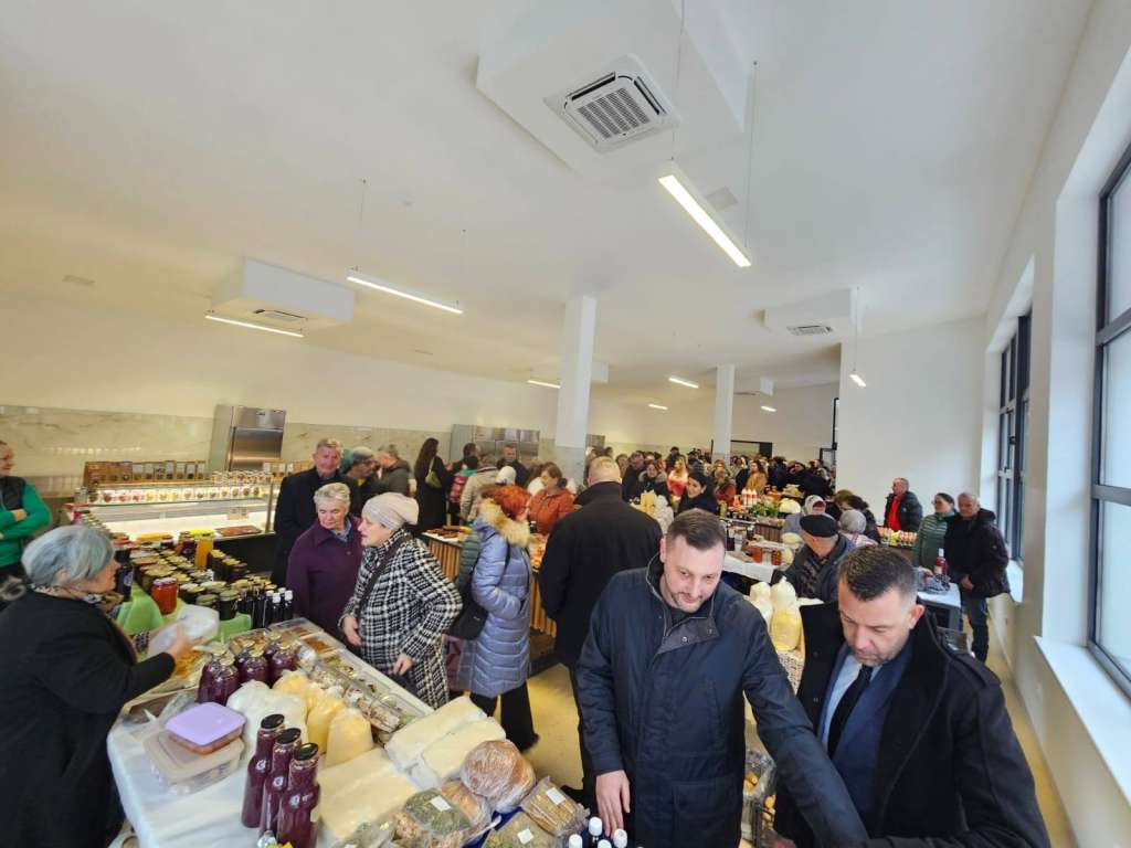 Cazin otvorio najsavremeniju gradsku tržnicu u USK