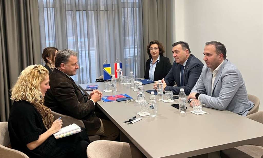 Vlada ZHK-a i UNDP raspravljali o zakonskom okviru za vodne usluge