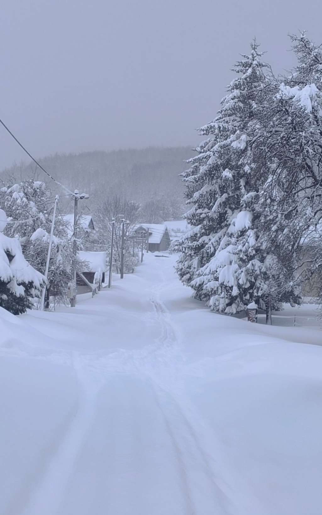 Snijeg ponovo blokirao puteve u Bosanskom Petrovcu