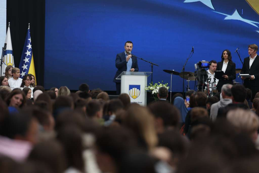 Općina Novi Grad Sarajevo okupila 1.300 učenika na manifestaciji 'Na krilima slobode i znanja'