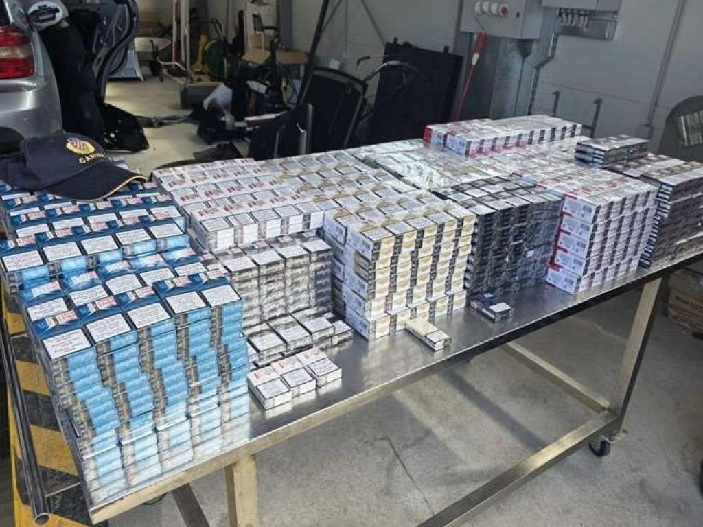 Državljanin BiH pokušao prokrijumčariti cigarete, kažnjen s 24.000 eura, oduzeto mu i vozilo