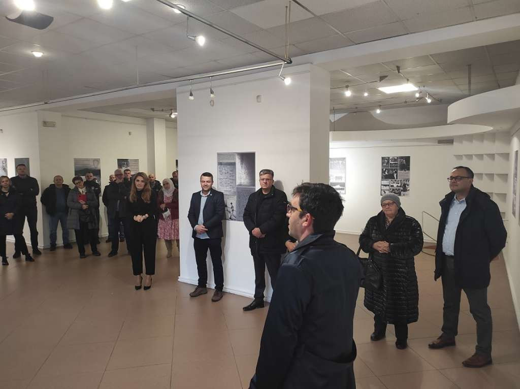 U Bihaću otvorena izložba posvećena narodnom heroju Adilu Bešiću