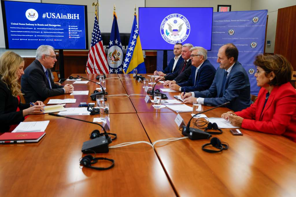Delegacija UPFBiH sa ambasadorom Murphyjem: Poziv vlastima na usku saradnju sa poslodavcima