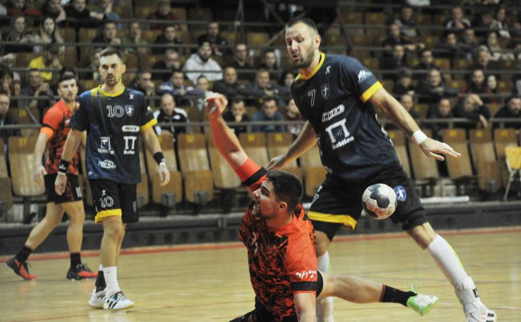 Rukometaši Slobode u derbiju savladali Gračanicu