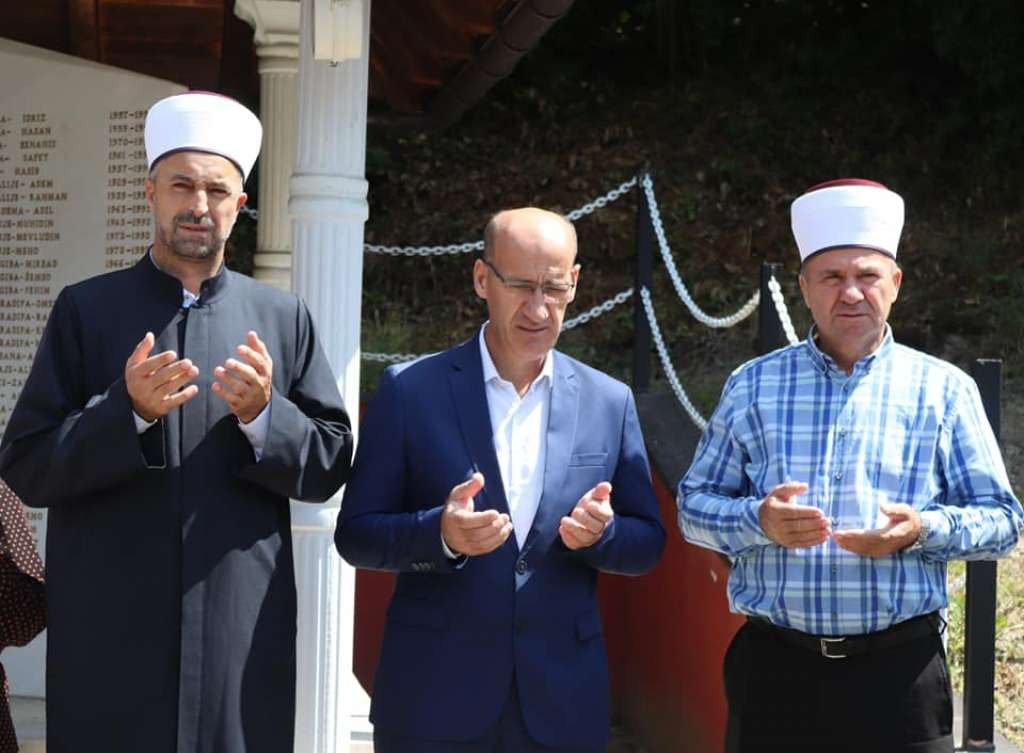 Salkić u Maćesima prisustvovao tradicionalnoj Šehidskoj dovi