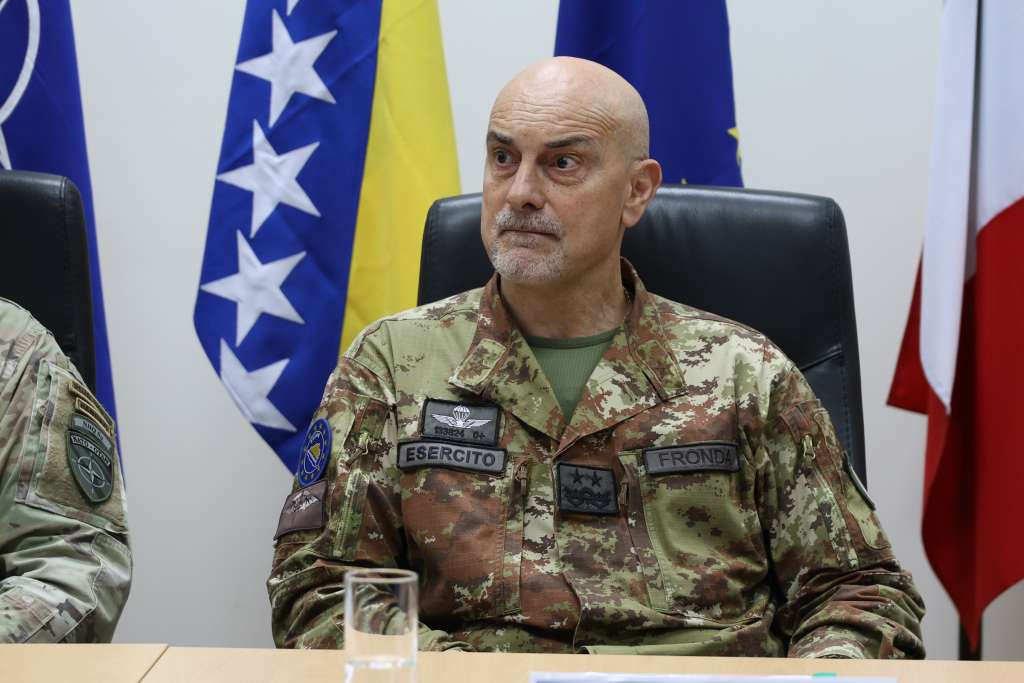 Komandant EUFOR-a nastavio komunikaciju s lokalnim vlastima posjetama Kotor Varošu i Laktašima