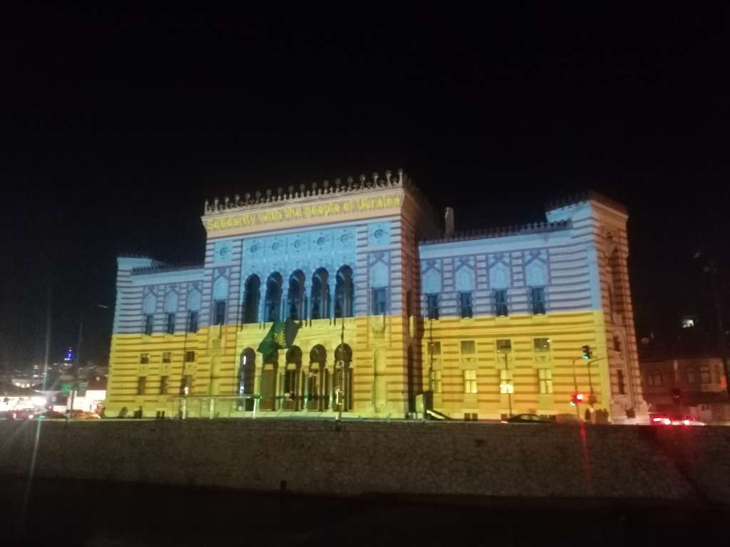 Sarajevska Vijećnica u bojama Ukrajine