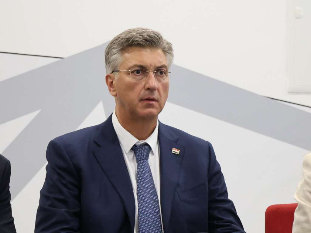 Plenković: Nelegalno odloženi otpad u Gospiću bit će uklonjen; voda za piće nije ugrožena