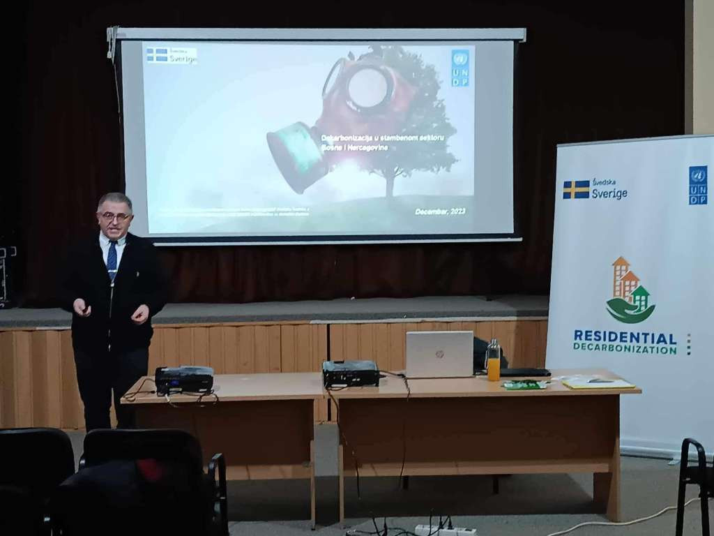 U Brčkom predstavljen projekat 'Dekarbonizacija stambenog zbrinjavanja'