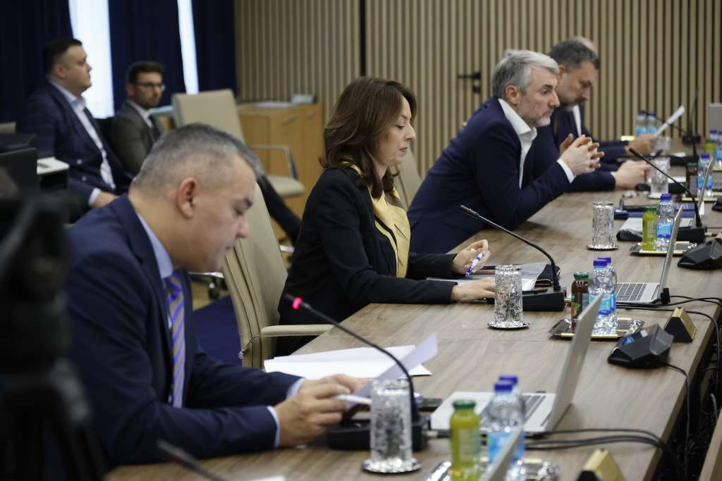 Vijeće ministara BiH donijelo Odluku o utvrđivanju kvote radnih dozvola za zapošljavanje stranaca