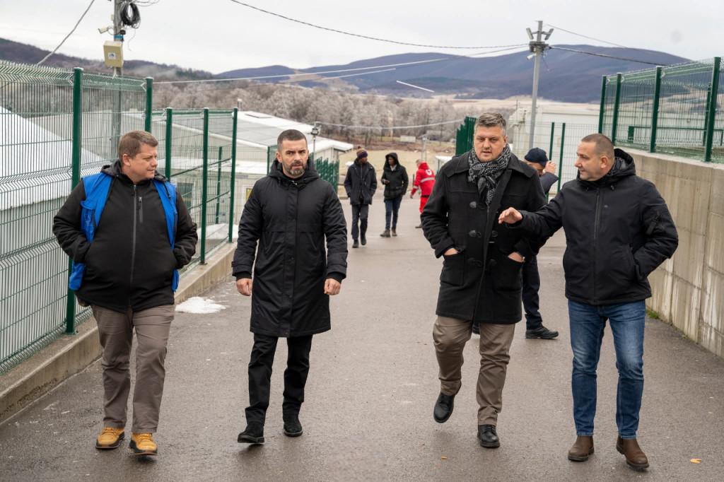 U Lipi 440 migranta, država preuzima kamp