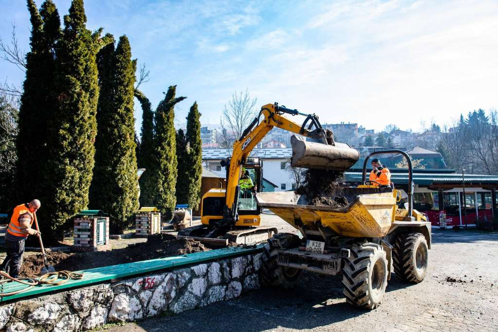 Građevinske mašine u Pionirskoj dolini, počela obnova staza i platoa