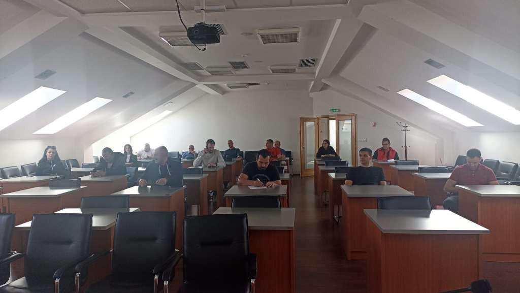 S petnaest livanjskih pčelara potpisani ugovori o dodjeli opreme za pčelarstvo