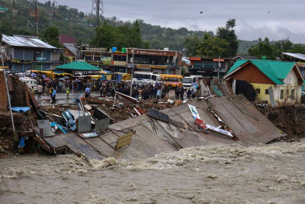 Poplave i klizišta u Indiji odnijeli najmanje 14 života: Hiljade osoba evakuisane