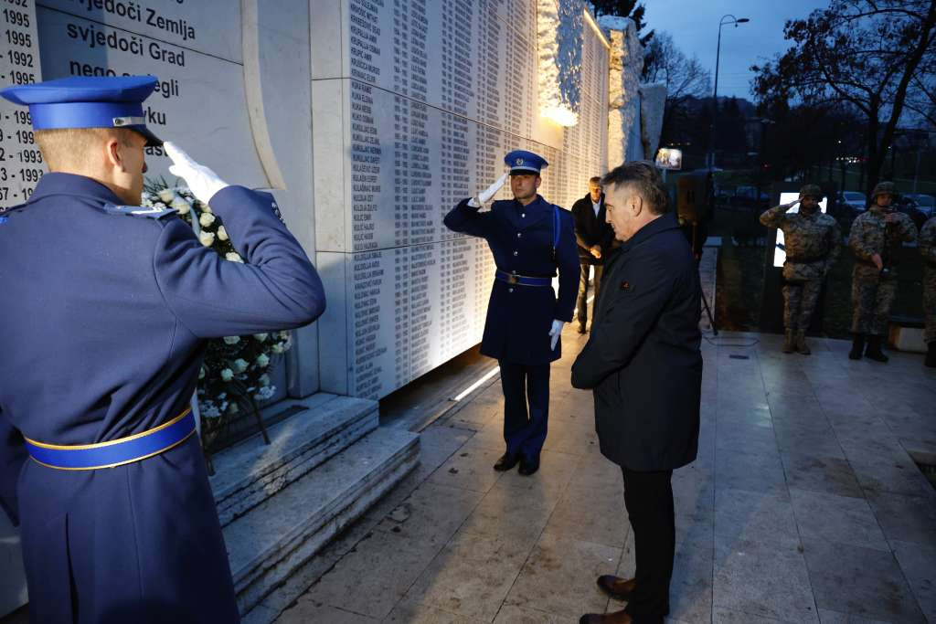 Komšić: Važno je budućoj generaciji prenijeti osjećaj odanosti prema Bosni i Hercegovini