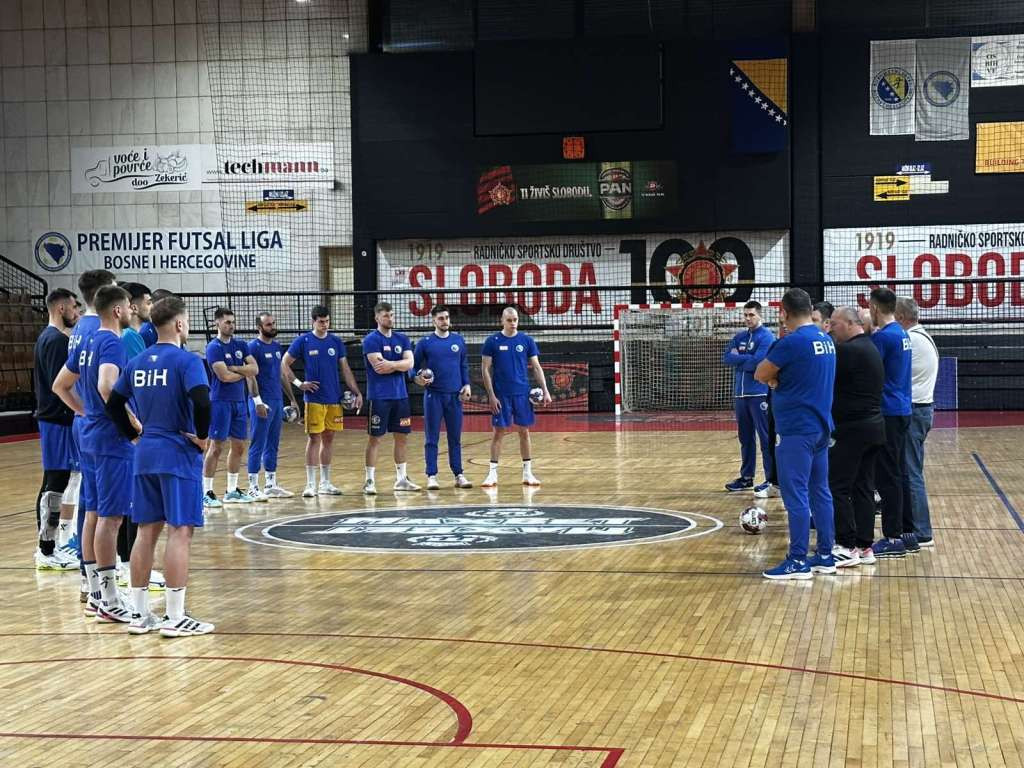 Rukometaši BiH u Tuzli počeli pripreme za dvomeč s Kosovom