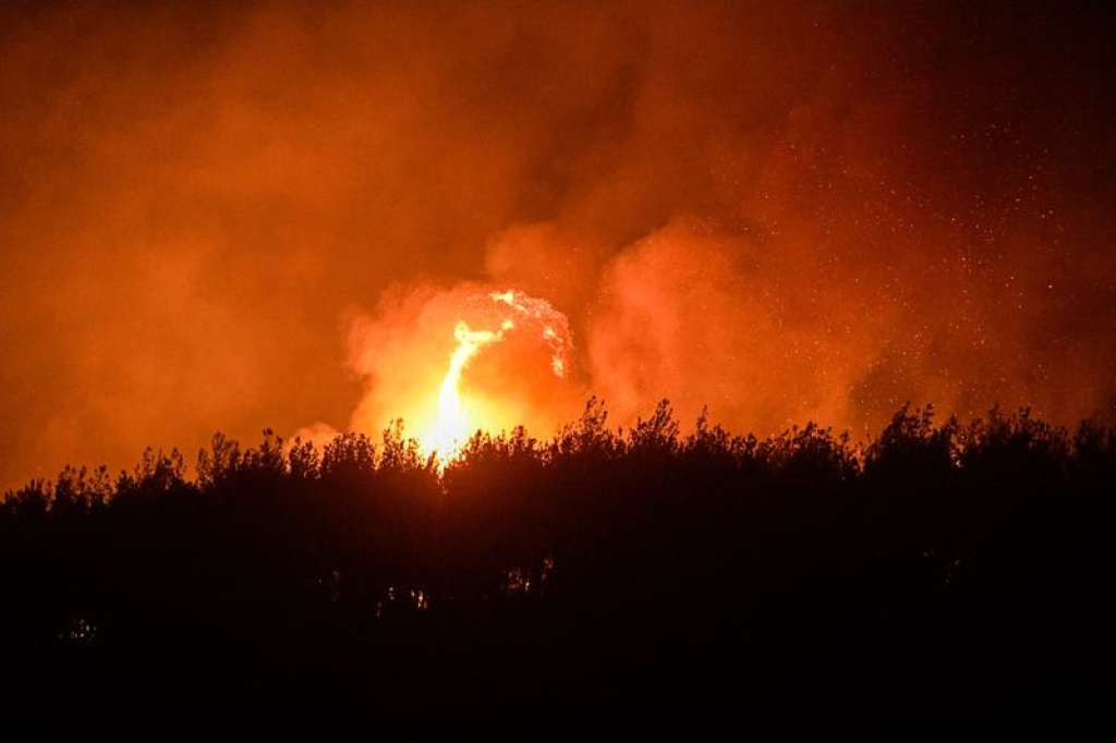 Veliki požar izbio na sjeveroistoku Atine