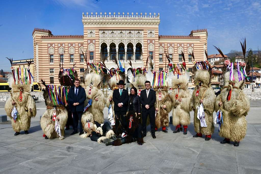 Puharić u Vijećnici ugostio kurente, jedan od prepoznatljivih simbola slovenske kulturne baštine