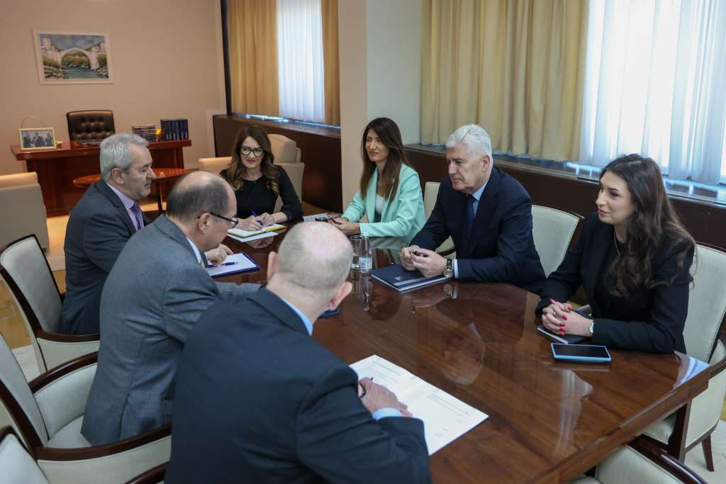 Čović i Filipović održali sastanak s visokim predstavnikom u BiH