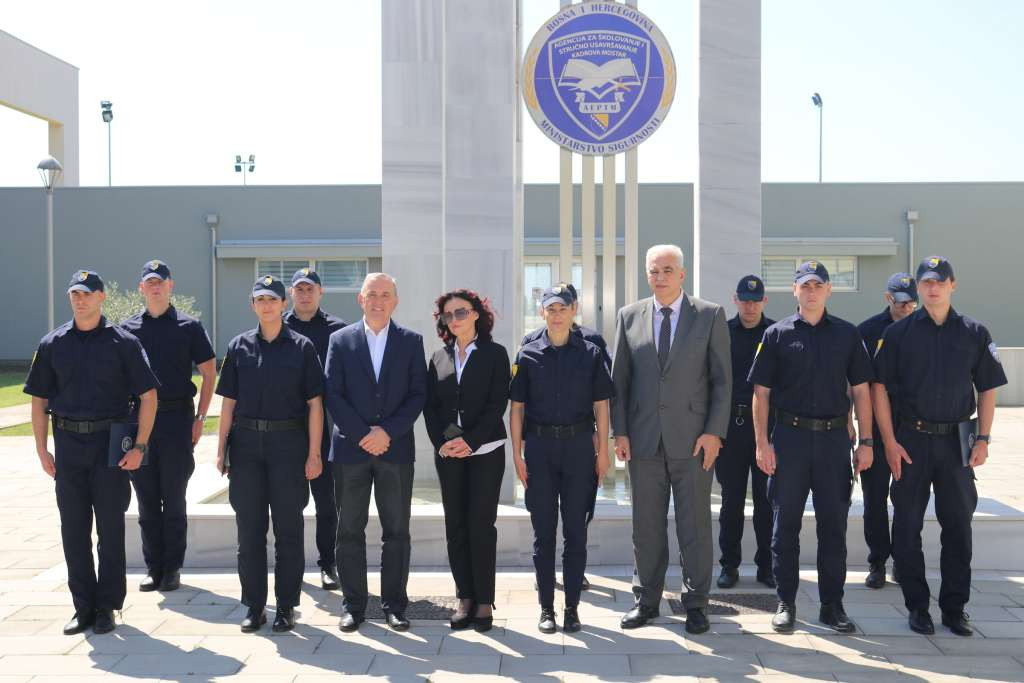 Promovirano deset policajaca SIPA-e
