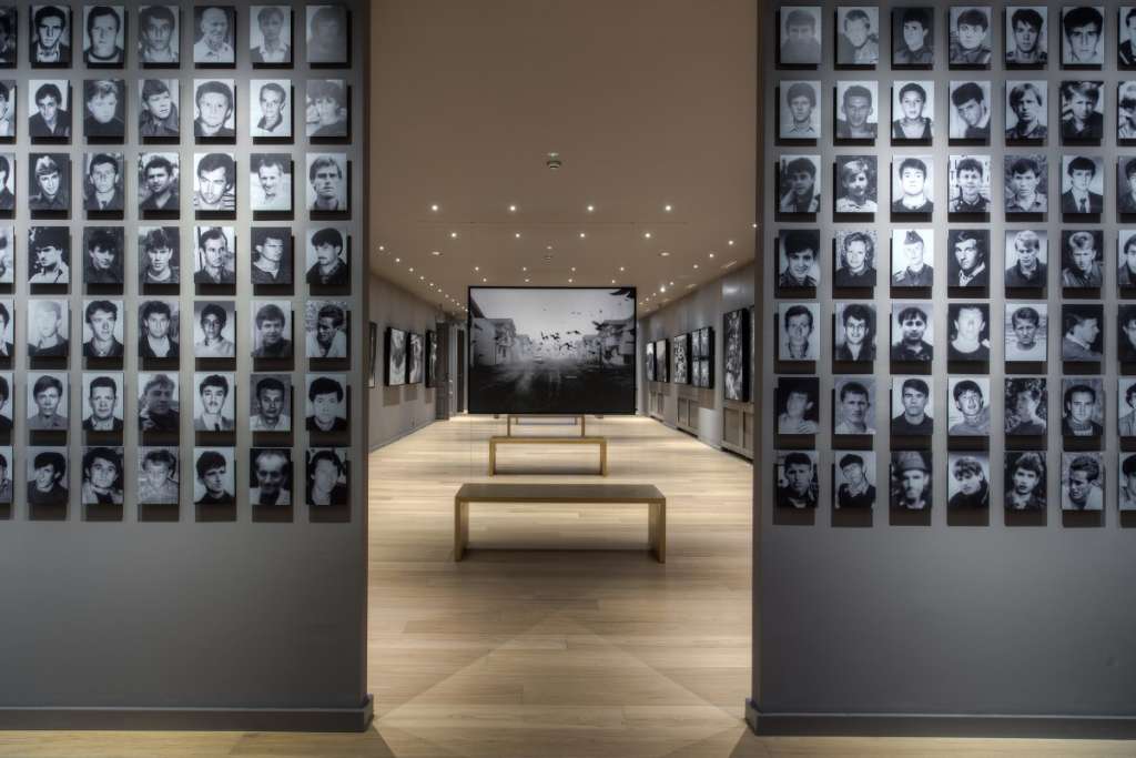 Galerija 11/07/95 posvećena sjećanju na genocid u Srebrenici obilježava deceniju postojanja