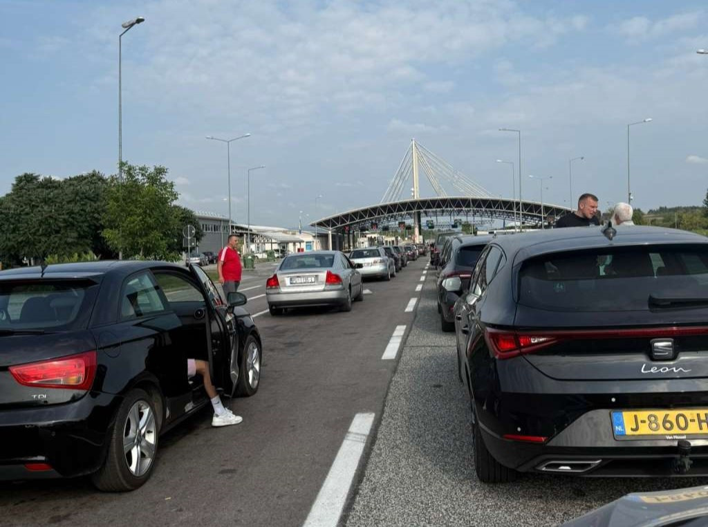 Na graničnim prijelazima pojačan promet vozila na izlazu iz BiH