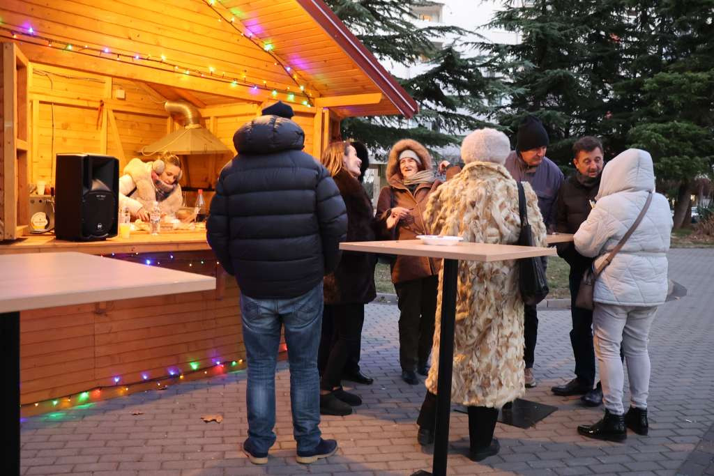 Mostarski penzioneri družili se s gradonačelnikom uz kolače i sokove
