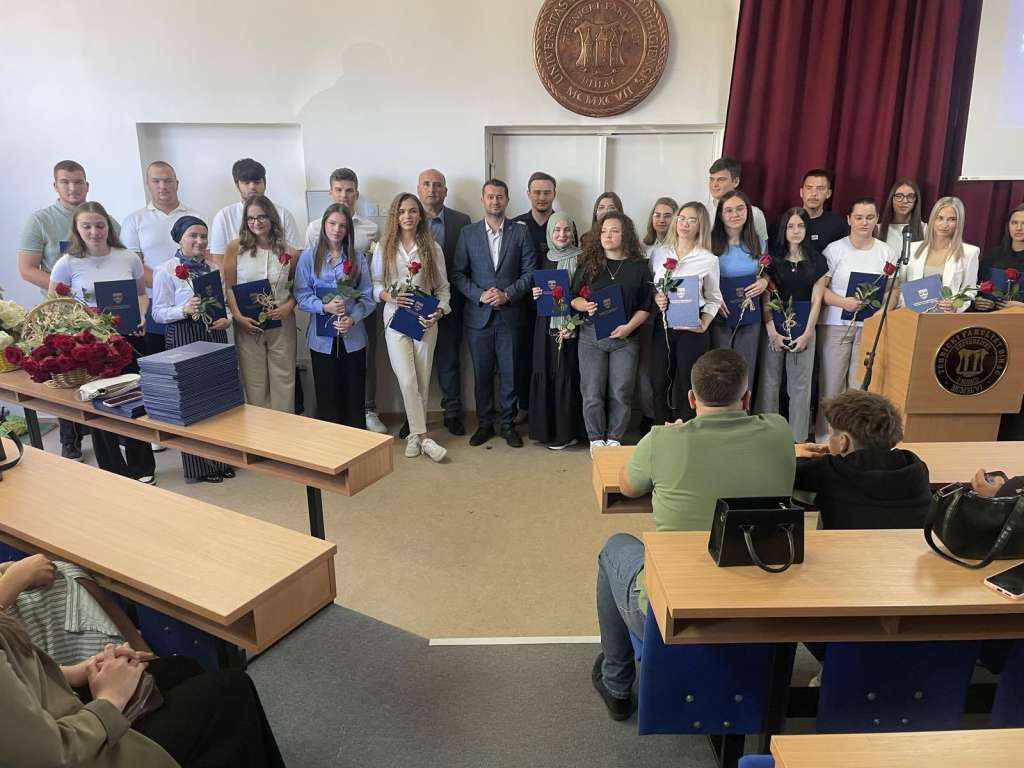 Sedam studenata i 71 učenik dobilo priznanja Vlade USK