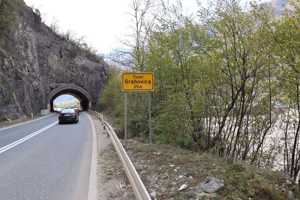 Obustavljen saobraćaj na magistralnom putu Jablanica-Blidinje i regionalnom putu Ugljevik-Glavičice