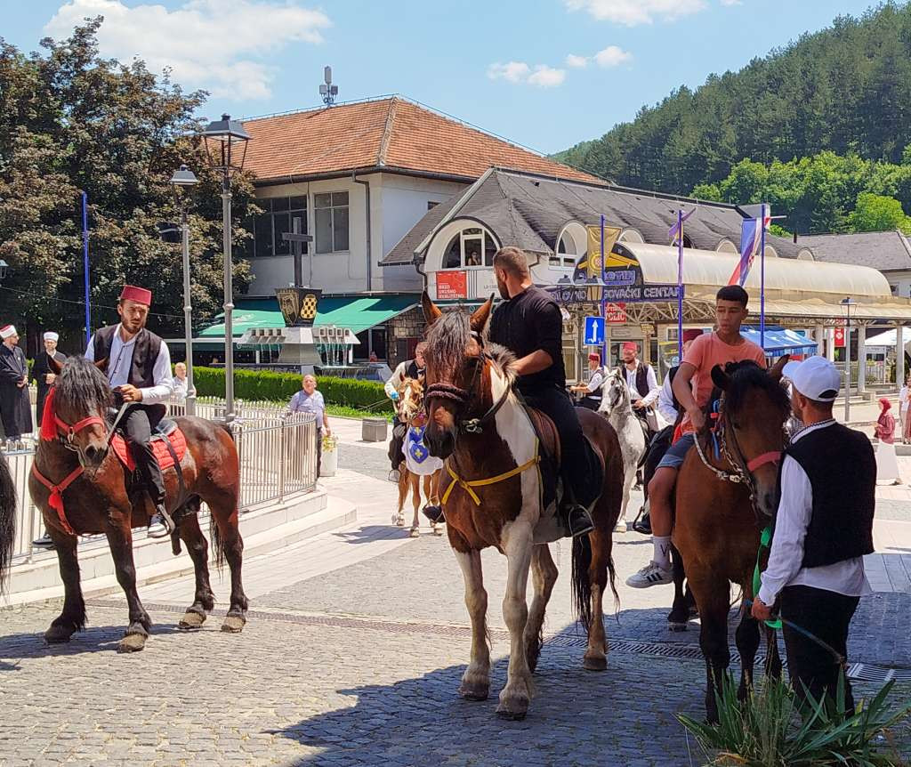 Konjanici iz Jajca krenuli u Prusac na 'Dane Ajvatovice'
