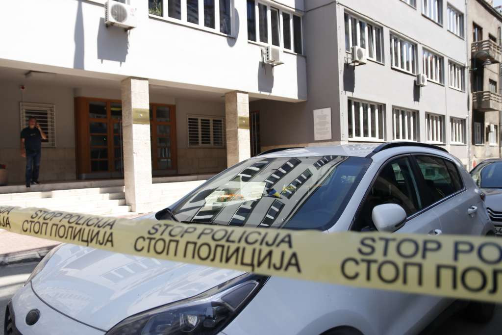Vlada KS-a: Svi sigurnosni kapaciteti uključeni u pronalazak odgovornih za lažne dojave o bombama