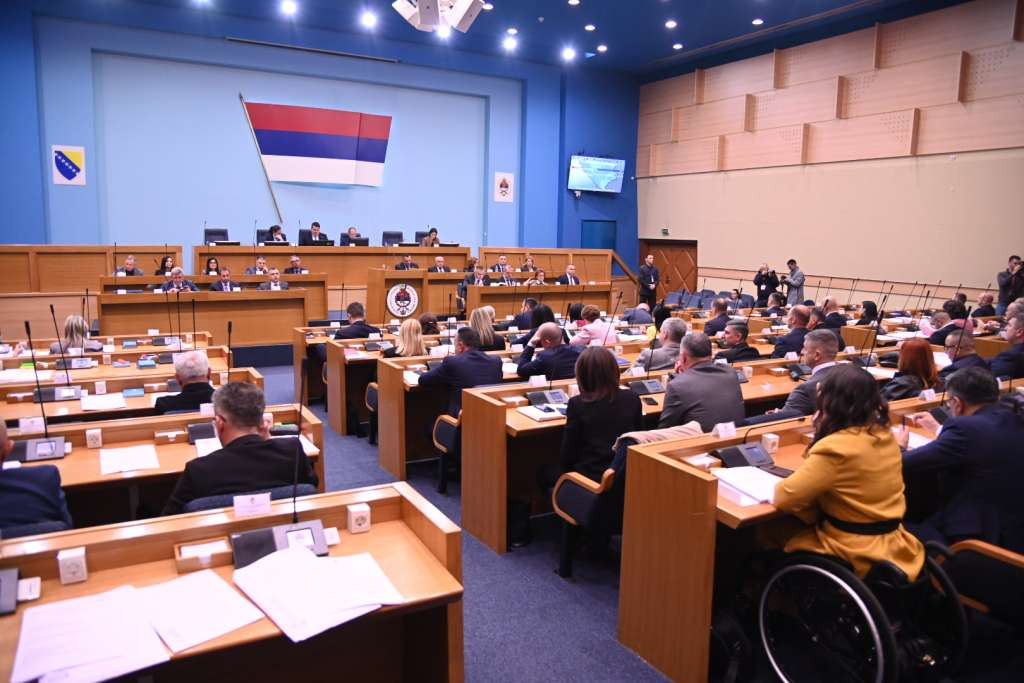 NSRS usvojila set zakona o povećanju plata budžetskim korisnicima i zaposlenima u zdravstvu