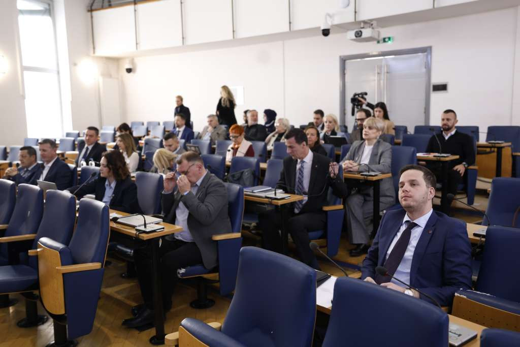 Skupština Kantona Sarajevo prihvatila ostavku premijera Uka