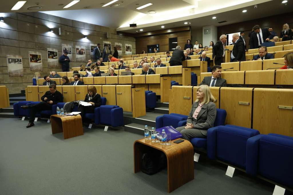Prekinuta sjednica Predstavničkog doma Parlamenta FBiH, nastavak u 11 sati