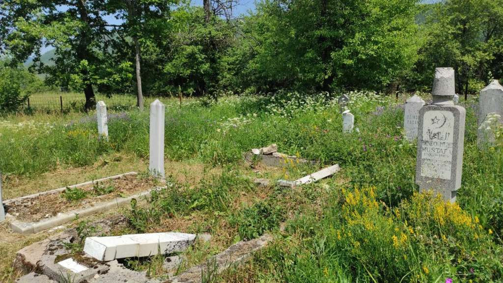 Skrnavljenje mezarja u povratničkom džematu u Medžlisu Kaljina