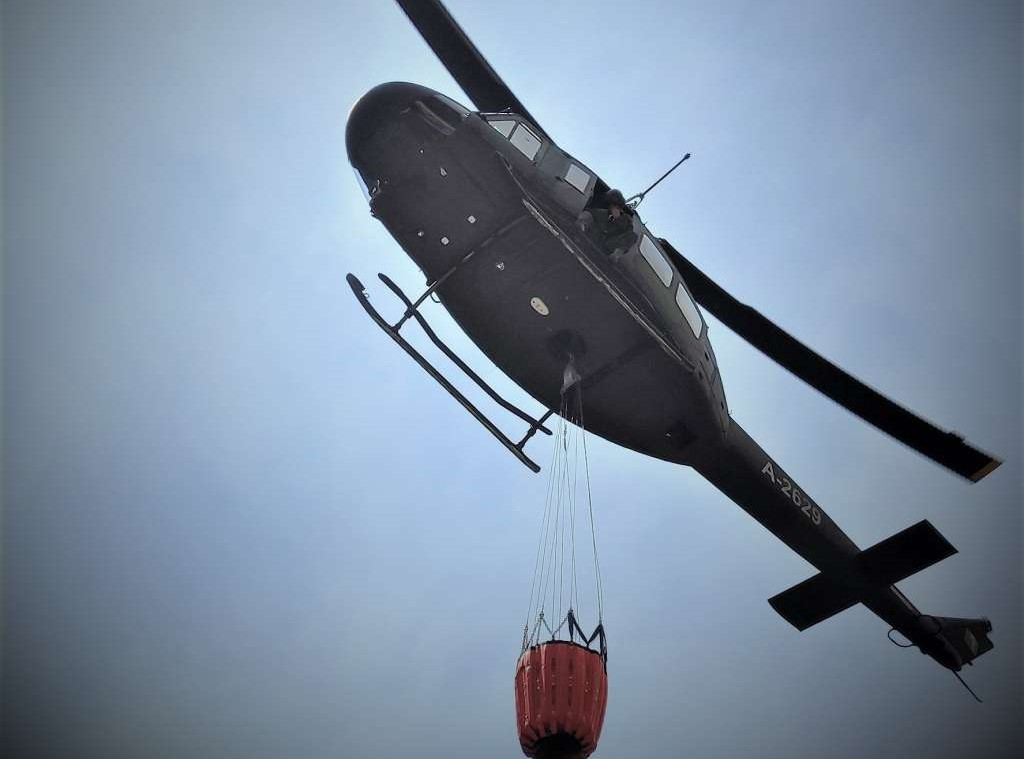 Helikopter OS BiH upućen na požarište kod Bihaća, drugi gasio kod Bosanskog Grahova