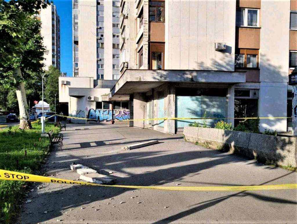 U Rudarskoj ulici u Tuzli pao balkonski stub, nema povrijeđenih