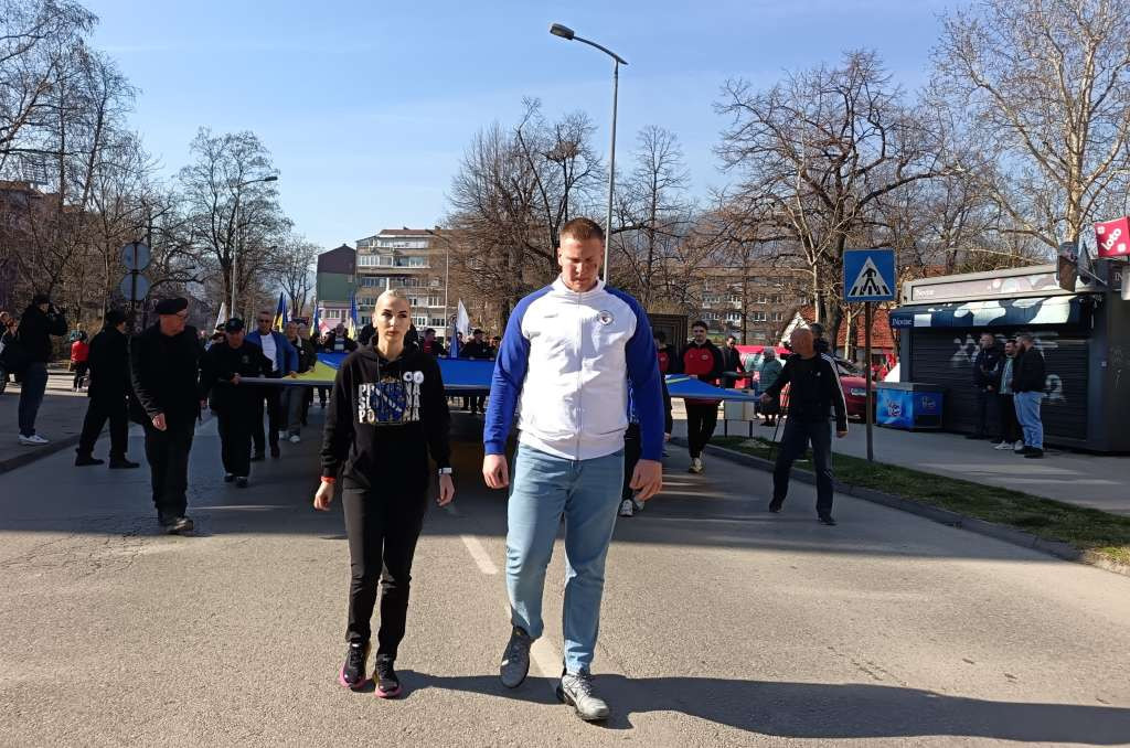 Defileom gradskim ulicama obilježen Dan nezavisnosti u Zenici, večeras svečana akademija u BNP-u